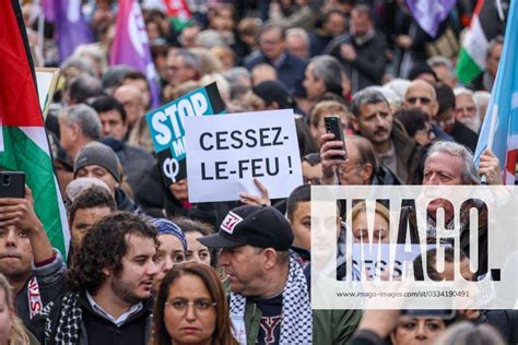 Paris France Le Novembre Des Manifestants Participent A Une