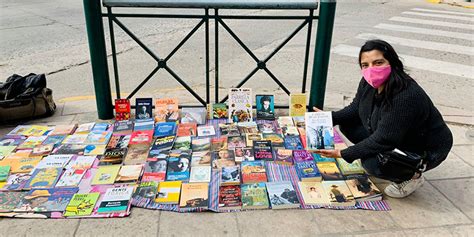 Una Cadena Solidaria Reúne Donaciones De Libros Para Que Los Vendan Personas En Situación De