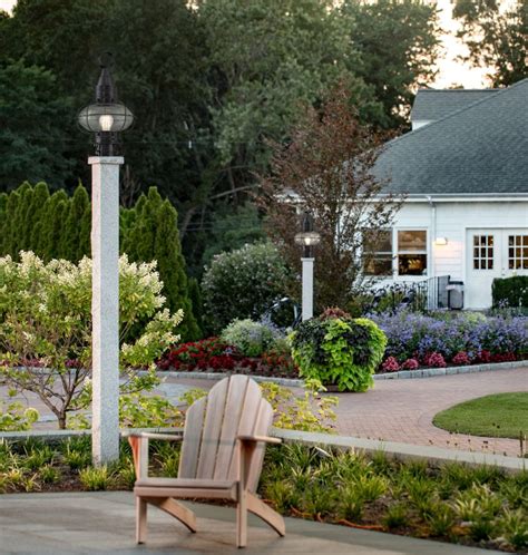 Enhance Your Curb Appeal: 16 Driveway Lamp Post Ideas for a Stylish ...