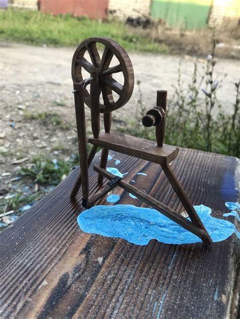 Миниатюрная прялка | Wishbone chair, Chair, Decor