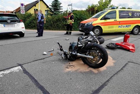 Drei Verletzte Bei Unfall Mit Motorrad Kind Ins Krankenhaus Eingeliefert