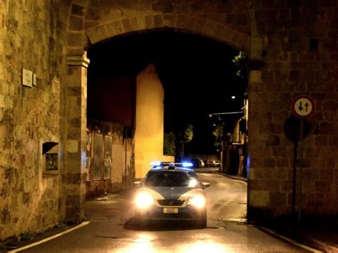 Montecatini Terme Picchiano E Derubano Un Trentenne Tre Denunciati