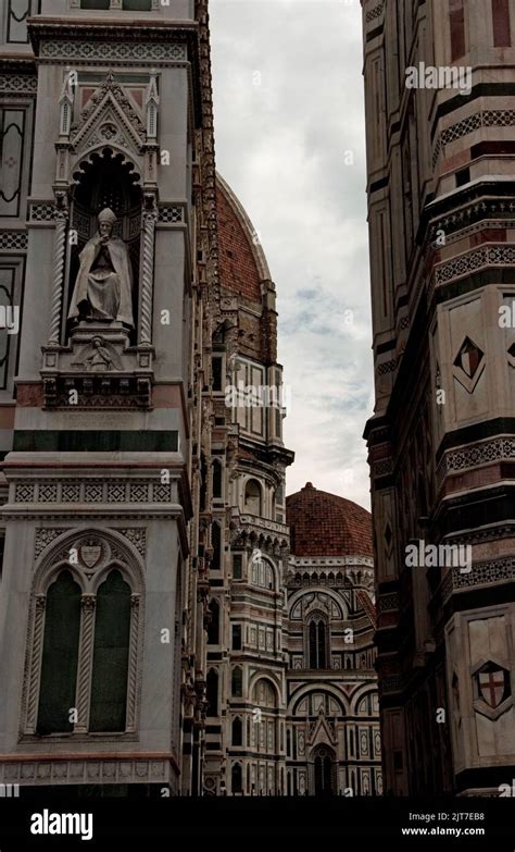 Brunaleschi S Cupola And Giotto S Bell Tower Florence Cathedral Duomo