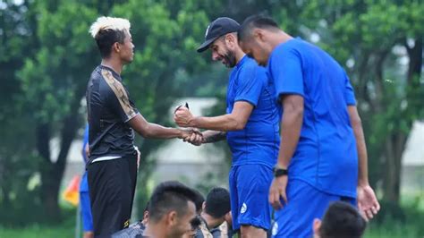 Arema Fc Mendadak Tunda Latihan Indonesia Bola