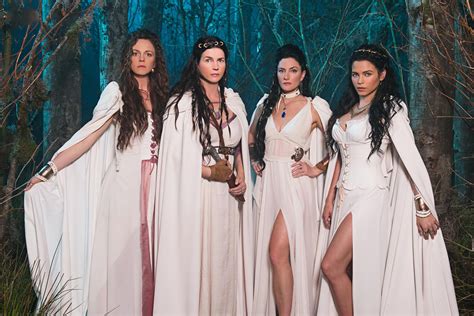 Photo De Julia Ormond Dans La Série Witches Of East End Photo 37 Sur