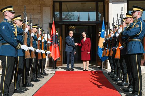 Presidentja Osmani Priti N Takim Presidentin E Shqip Ris Z Bajram