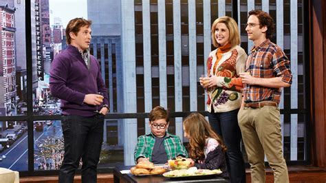 Watch Saturday Night Live Highlight: Thanksgiving Parade - NBC.com