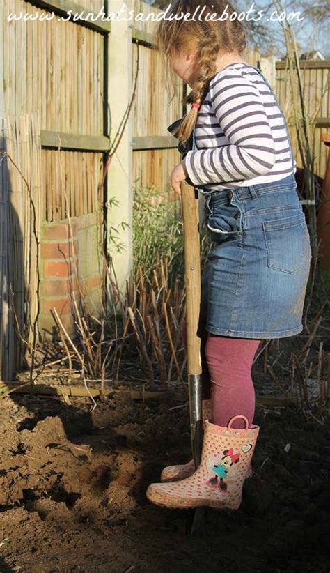 Sun Hats And Wellie Boots 12 Ways To Play In The Mud Day 1 Of 30 Days Wild