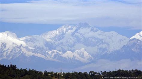 German extreme mountaineer dies climbing Kangchenjunga, 8,586 meters ...