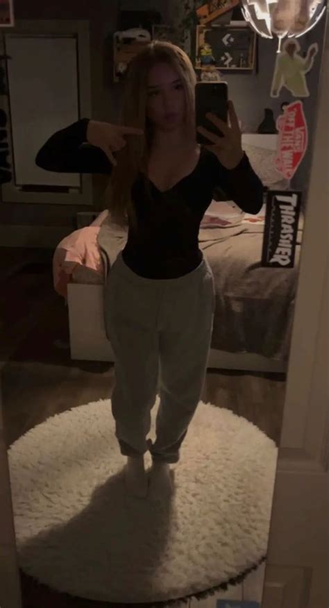 Pin by rx on vêtements Cute simple outfits Latina outfits Latina fashion outfits