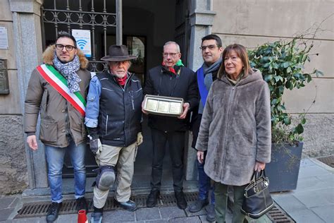 Serravalle Le Foto Del Posizionamento Delle Pietre D Inciampo Con L