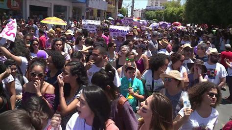 Vídeo Manifestantes fazem atos pelo país contra e a favor de Jair