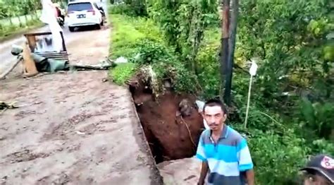 Jalan Penghubung Maros Gowa Makassar Rusak Parah Pemerintah Seolah