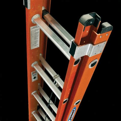 Werner D6200 2 Fiberglass 32 Ft Type 1a 300 Lb Capacity Extension Ladder In The Extension