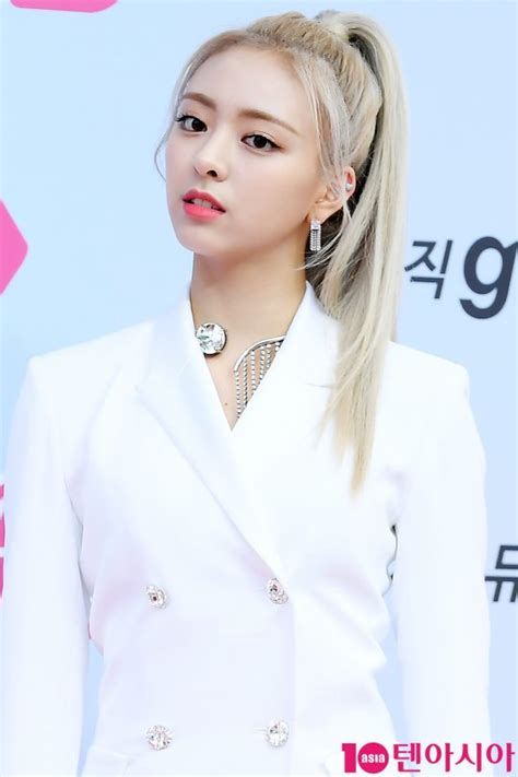 Ten Photo Itzy 유나 감탄을 부르는 미모 텐아시아