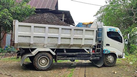 Isuzu Dump Truck Elf Macan Jomplang Muatan Pasir Saring Dump Truk