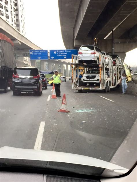 7 Fakta Terkait Kecelakaan Beruntun Di Tol Jakarta Cikampek Km 58 Dua Kendaraan Terbakar News