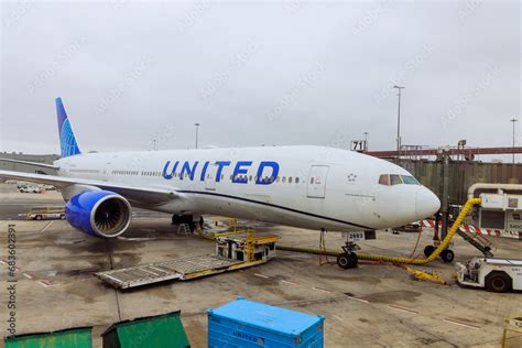 30 October 2023 Ewr Airport Newark Nj Usa Aircraft Maintenance Commercial United Airlines