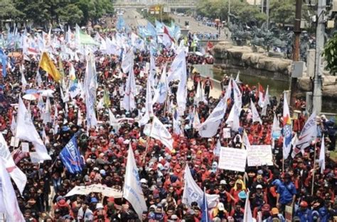 Demo Buruh Polisi Rekayasa Lalu Lintas Di Patung Kuda Jakpus