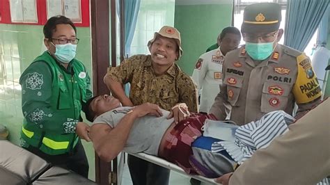 Dua ABK Selamat Kapal Terbalik Dihantam Ombak Lautan Blitar Dilarikan