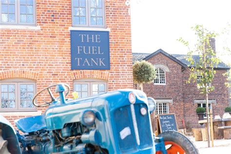 engine yard  belvoir castle officially opened  liz hurley dluxe