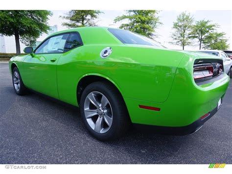 2017 Green Go Dodge Challenger Sxt 120377462 Photo 2