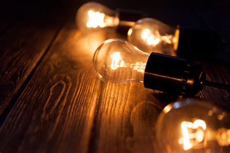 Incandescent light bulbs are now being phased out - Earth.com