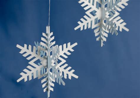 How to Make 3D Paper Snowflake Ornaments