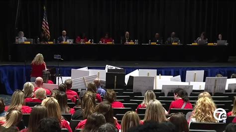 Educators in Dearborn Heights push to oust superintendent