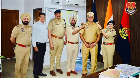 Fazilka Police On Twitter Ssp Fazilka Pinned Stars On The Shoulders