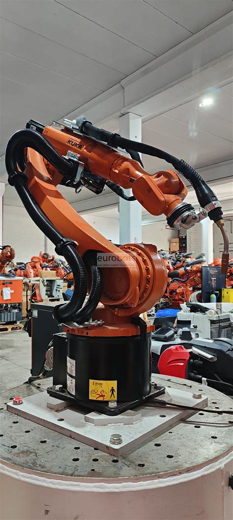 Robot Kuka Kur Con Mesa De Soldadura De Ejes Eurobots