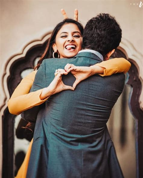 40 Poses For Pre Wedding Photoshoot For Camera Shy Couples Weddingbazaar