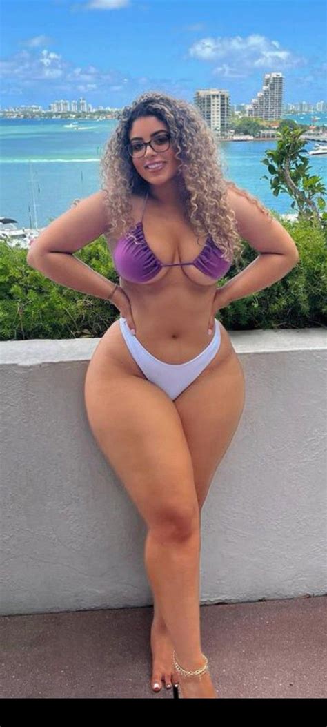 Thick Girl Fashion Curvy Fashion Beautiful Legs Beautiful Black Women Hot Body Women Curvy