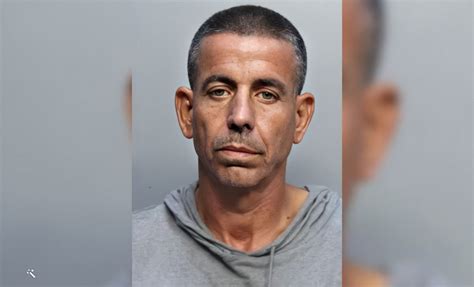 Cubano Bajo Arresto Por Presunto Robo De Un Mercedes Benz En Miami