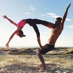 11 Gelenkige Posen Ideen Posen Partner Akrobatik Partner Yoga