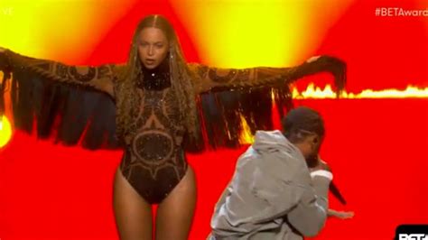 Beyoncé Et Kendrick Lamar Enflamment La Scène Des Bet Awards 2016