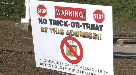 No Trick Or Treat Signs Identify Sex Offenders Video