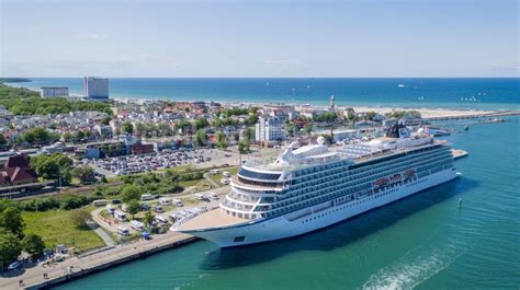 Rostock Aus Der Vogelperspektive Kreuzfahrtschiff Viking Sea Im