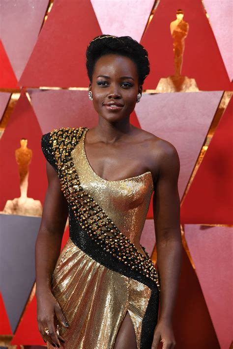 Lupita Nyongos Perfect Gold Versace And Amasunzu Inspired Hair At The 2018 Oscars