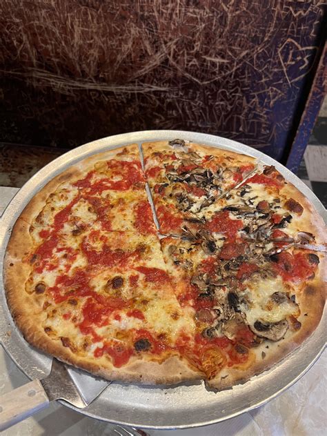 John’s Of Bleecker Street! : r/Pizza