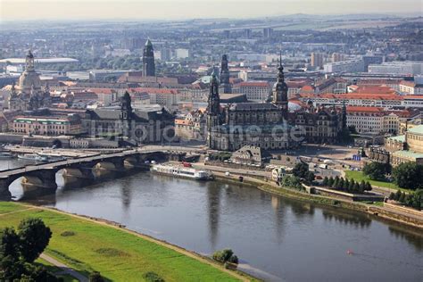 Luftaufnahme Dresden Stadtansicht Altstadt Dresden Am Ufer Der Elbe