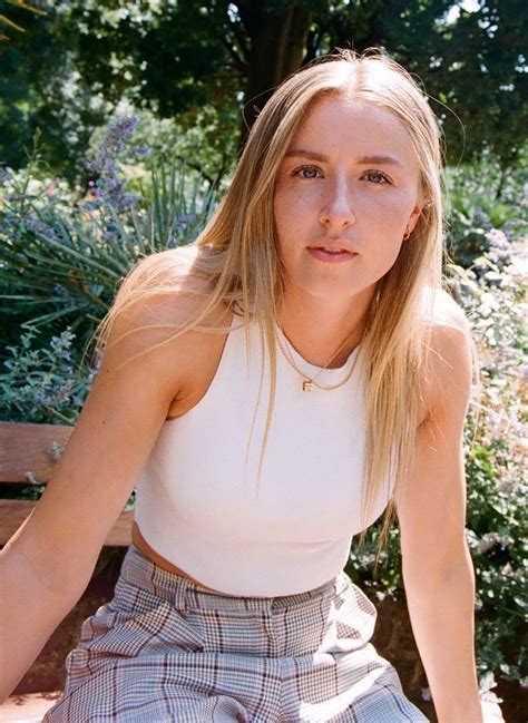 Leah Williamson Hot Bikini Pictures Age Number Instagram