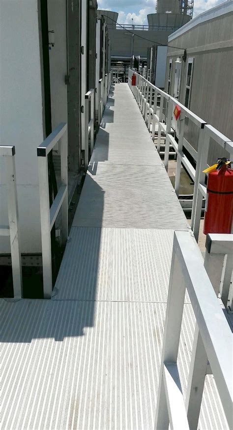 Steps w Trailer Catwalk Platform - Upside Innovations Installation