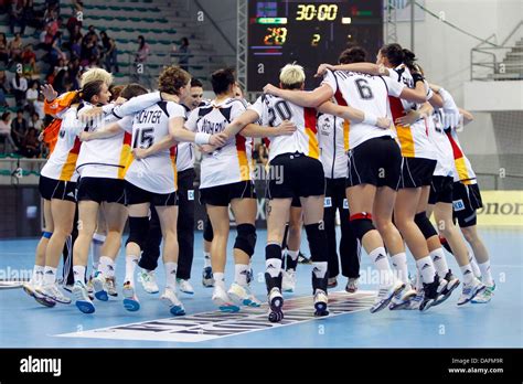 Handball Team Womens Handball Hi Res Stock Photography And Images Alamy