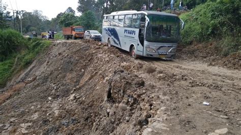 Menghubungkan Tapsel Dan Taput Kondisi Jalan Lintas Sumatera Ini Rusak