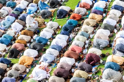 Fadhilah Sholat Tarawih Malam Kelima Dan Keenam Dimohonkan Ampun