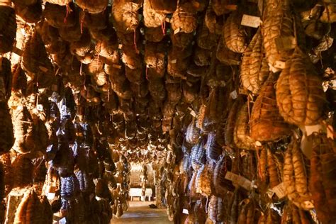 Una Famiglia Il Culatello E Un Tocco Di Verdi All Antica Corte