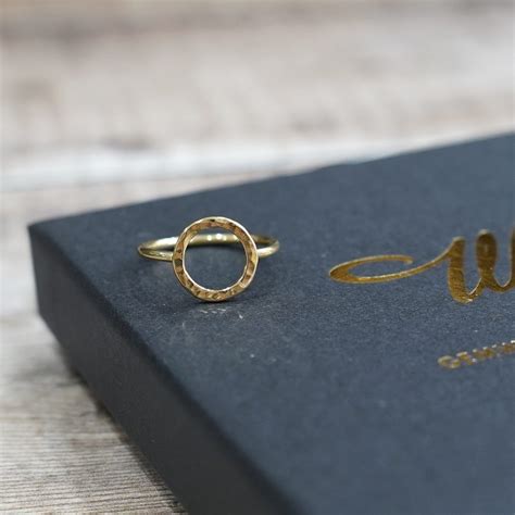 18ct Gold Circle Ring Siop Wyn