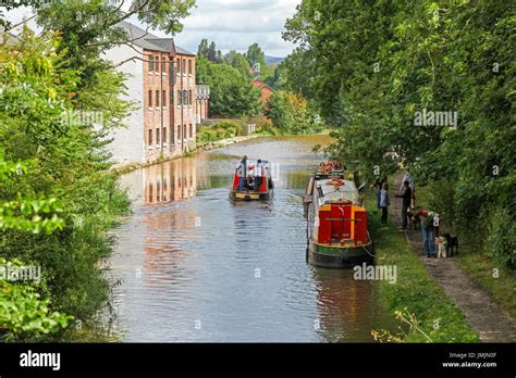 Narrowboat Canal Boat River Barge Hi Res Stock Photography And Images