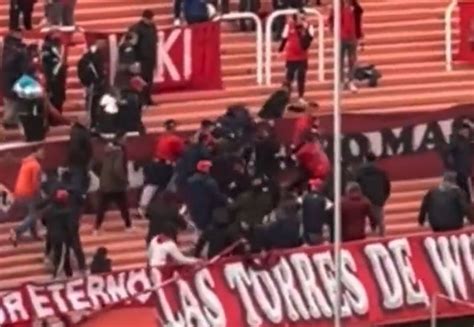 Peleas En La Hinchada De Independiente Durante El Partido Con Godoy Cruz